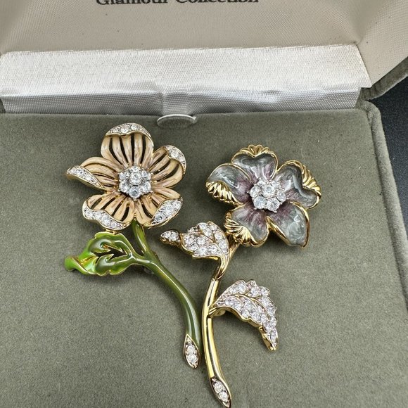 Vintage Nolan Miller Clear Swarovski Rhinestone Enamel Flower Brooch Pin 2 set - Picture 3 of 16